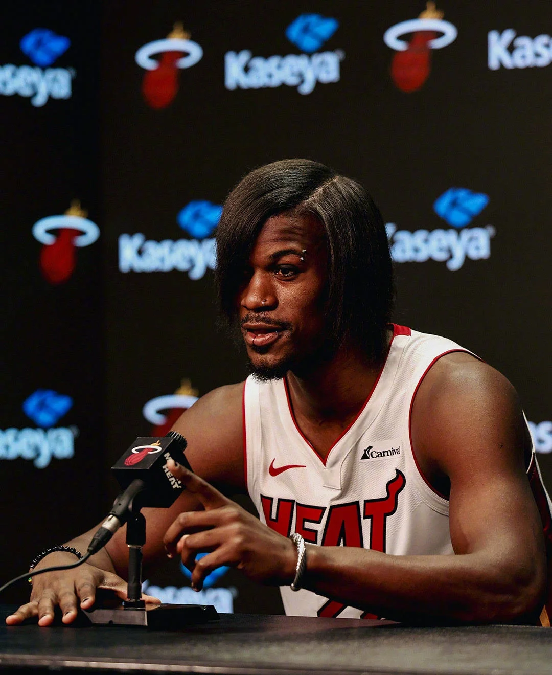 九游娱乐-包含巴特勒回归赛场，高光表现首场状态亮眼，公牛观众沸腾！的词条