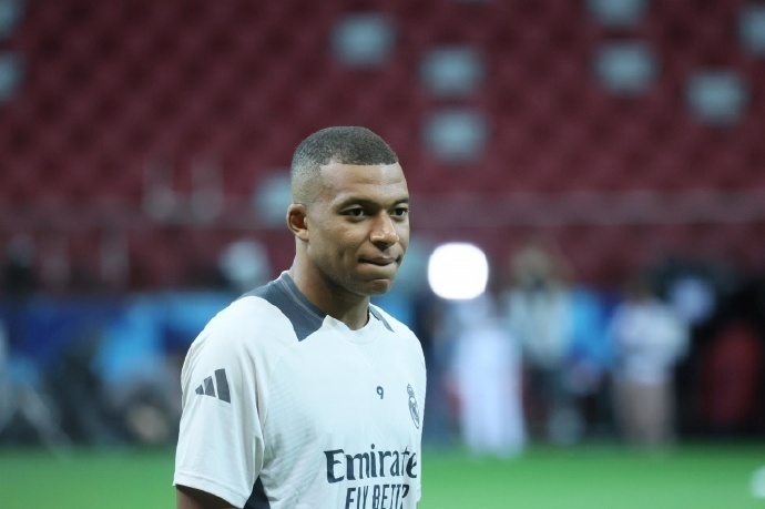 九游-包含姆巴佩在利物浦比赛中挺进下一轮，回归赛场引发热议！的词条